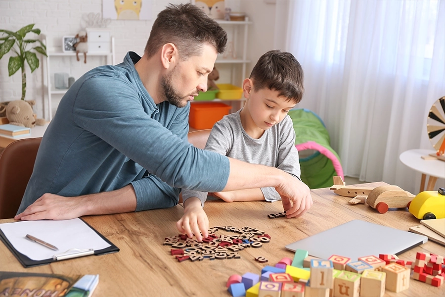 Collaborer avec les familles et les professionnels pour mieux accompagner un enfant avec un trouble du spectre de l’autisme