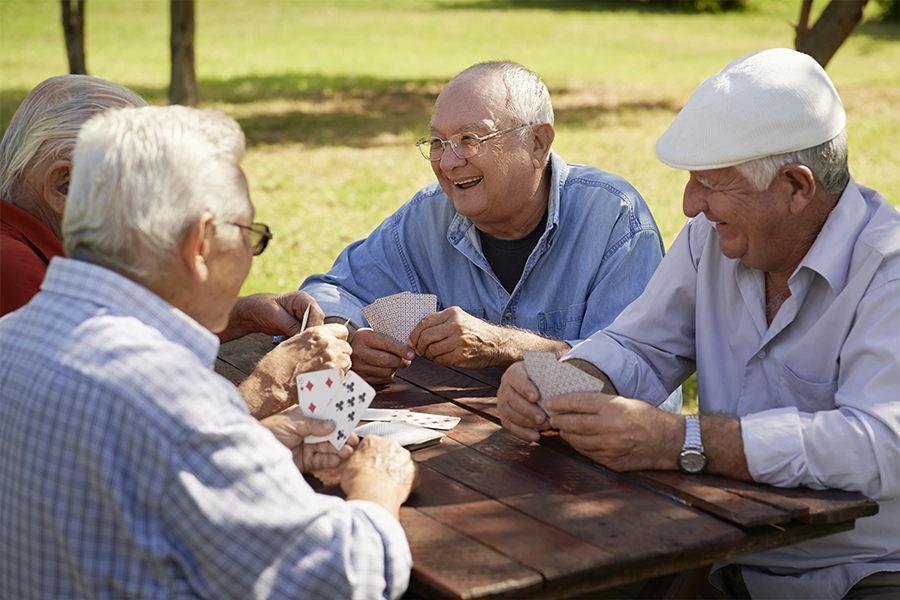 Maintien du lien social et activités de loisirs pour la personne âgée autonome