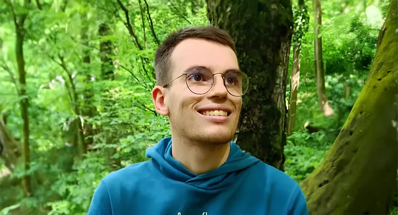 Semaine Bleue 2026 : Thomas, 24 ans, assistant de vie, raconte son métier, ses rencontres et son goût pour l'intergénération
